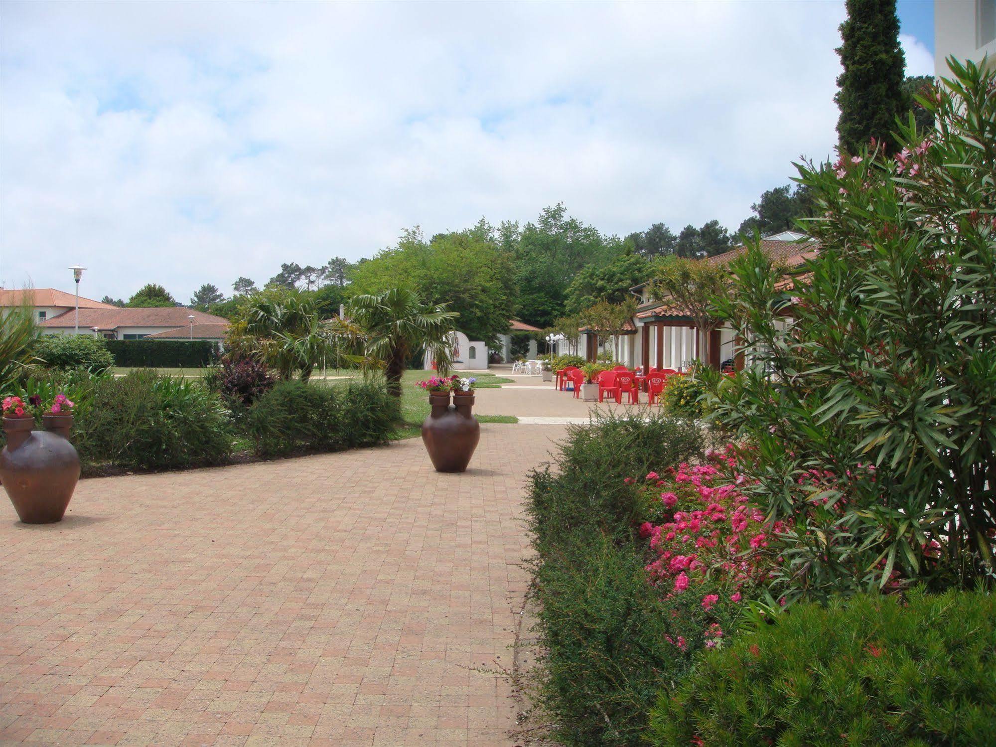 Domaine Du Pignada Hotel Boucau Exterior photo